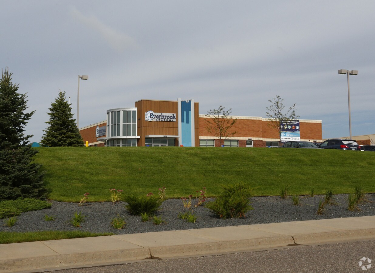 9620 Tamarack Rd, Woodbury, MN 55125