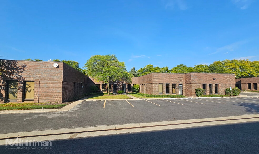 825 N Cass Ave, Westmont, IL for lease - Building Photo - Image 3 of 9