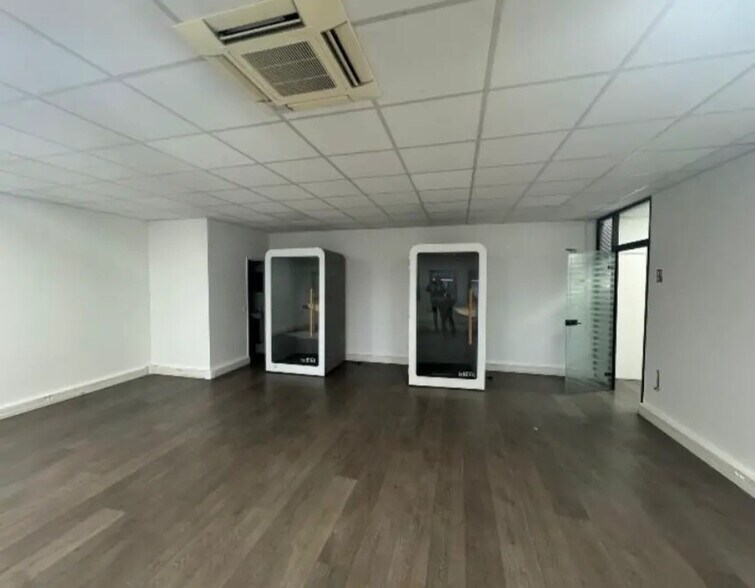 Industrial in Clichy for lease - Interior Photo - Image 2 of 5