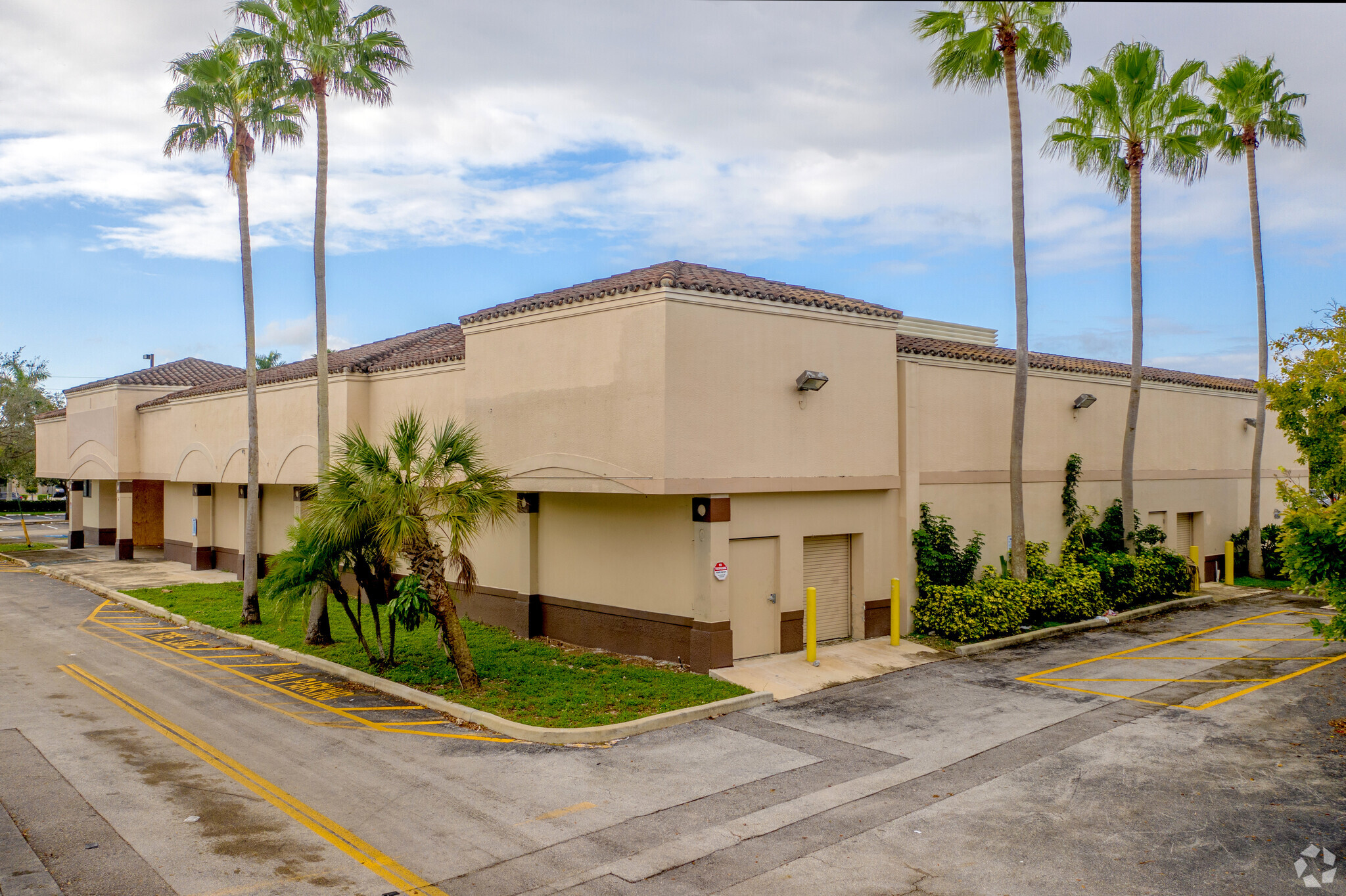 2301 N University Dr, Sunrise, FL for lease Building Photo- Image 1 of 5