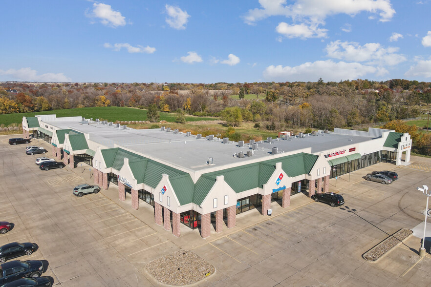 1514-1598 Washington St, Pella, IA for sale - Building Photo - Image 1 of 3