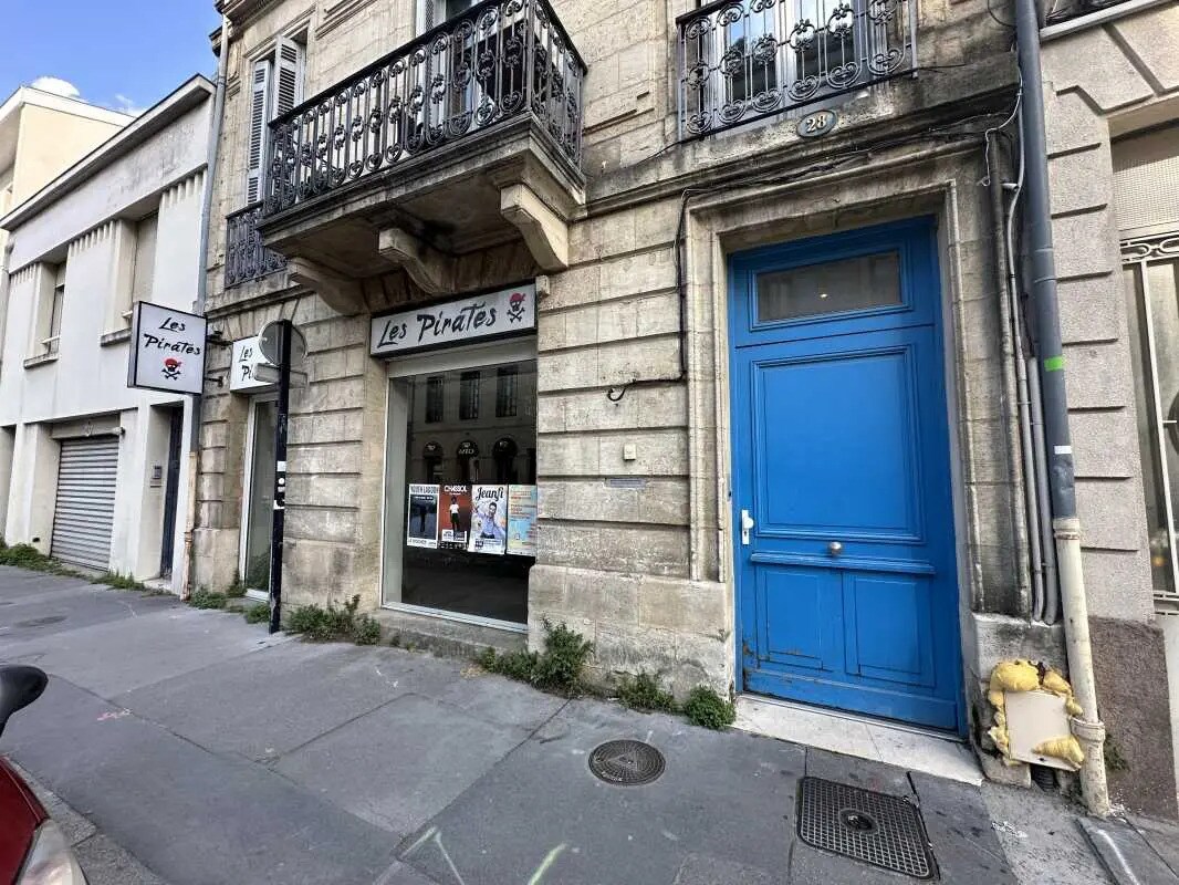 Retail in Bordeaux for lease Building Photo- Image 1 of 13