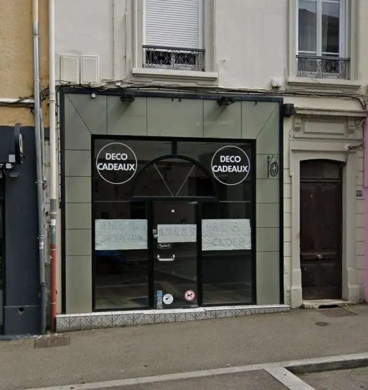 Retail in Oullins for lease Building Photo- Image 1 of 3