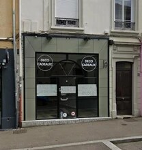 Retail in Oullins for lease Building Photo- Image 1 of 3