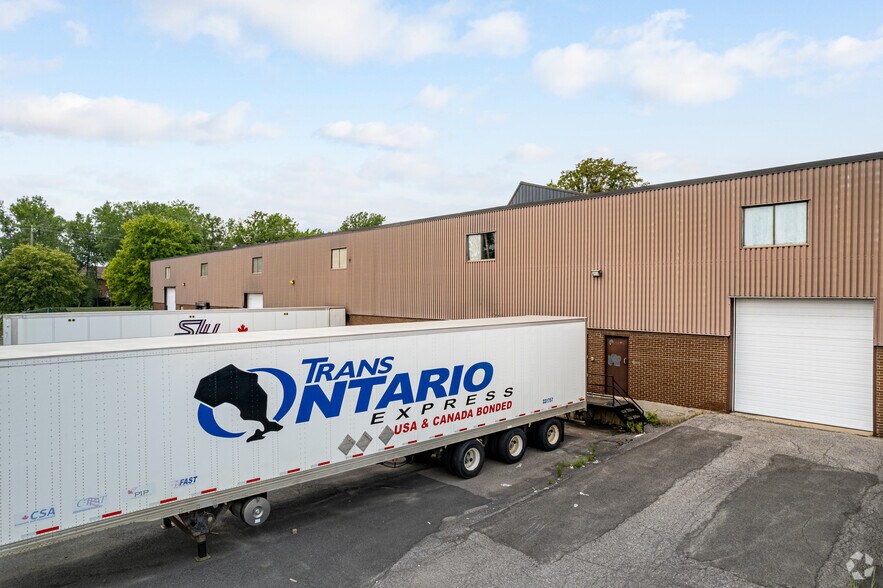 2044 Rue de la Province, Longueuil, QC for lease - Building Photo - Image 2 of 3