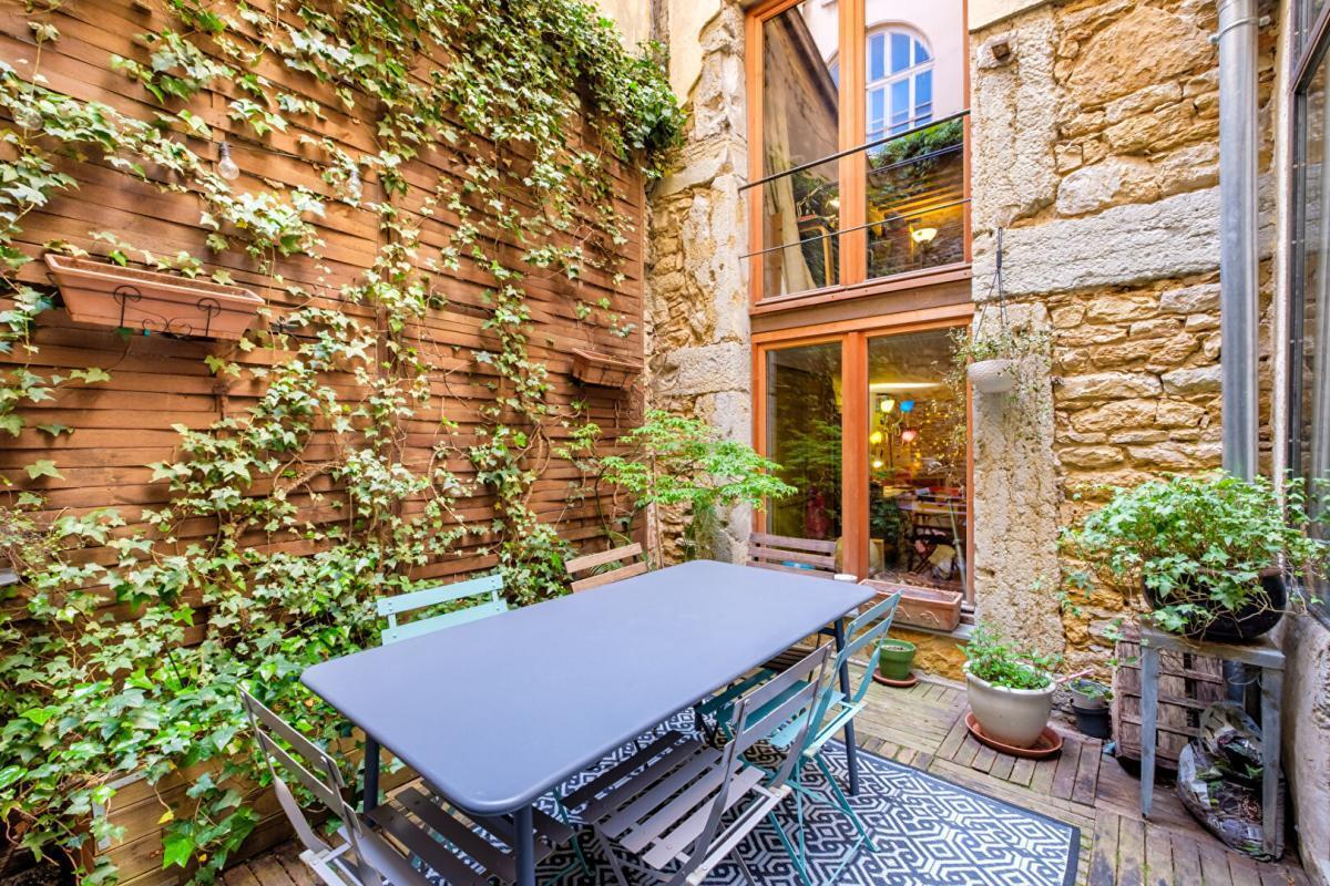 Office in Lyon for sale Building Photo- Image 1 of 8