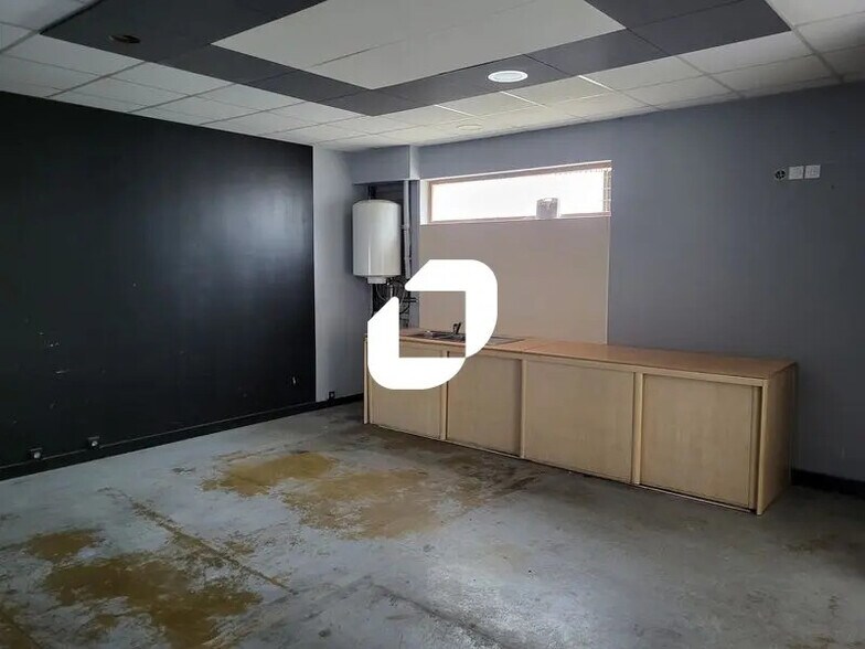 Flex in Bègles for lease - Interior Photo - Image 2 of 10