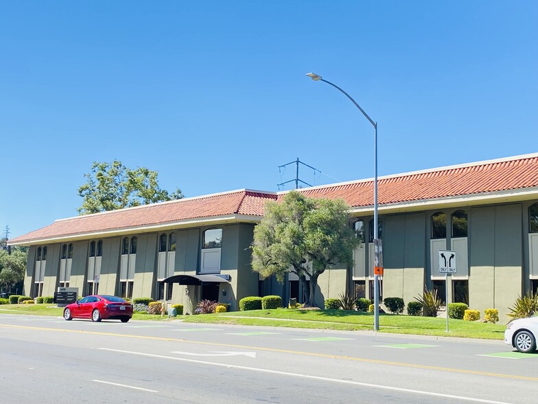 16795 Lark Ave, Los Gatos, CA for lease - Building Photo - Image 1 of 8