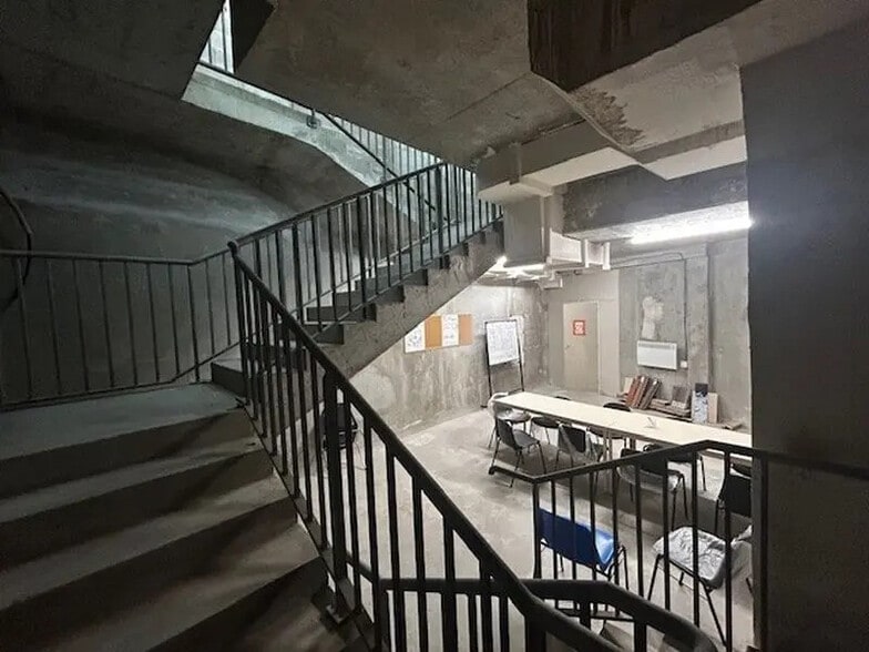 17 Avenue Pierre Ier De Serbie, Paris for lease - Building Photo - Image 3 of 7