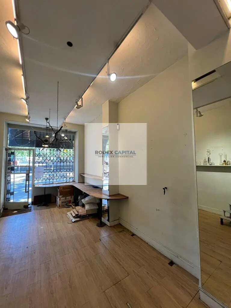 Retail in Paris for lease Building Photo- Image 1 of 8