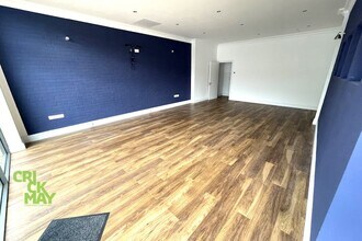 Middle Village, Haywards Heath for lease Interior Photo- Image 2 of 3