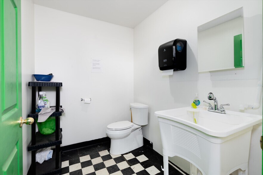 14274 Longs Peak Ct, Mead, CO for lease - Interior Photo - Image 3 of 23