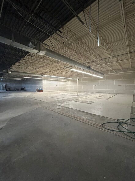 863 High Point Dr, Byron, MN for lease - Interior Photo - Image 2 of 5