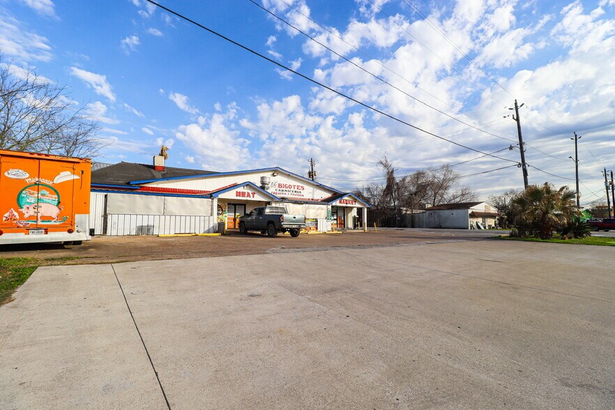 627 Freeport St, Houston, TX 77015 Retail for Sale