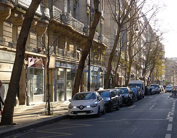 Retail in Paris for lease - Building Photo - Image 2 of 3