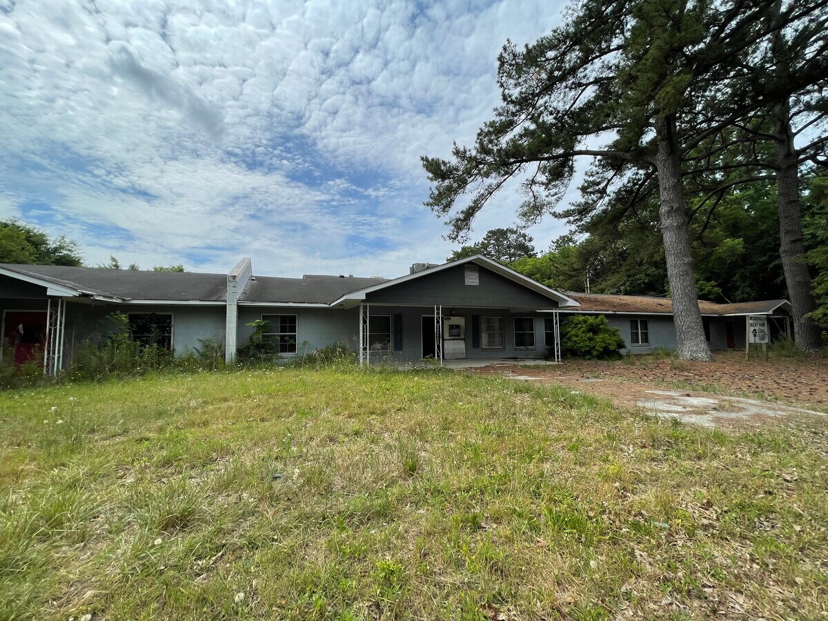 311 E Bryant St, Enfield, NC 27823