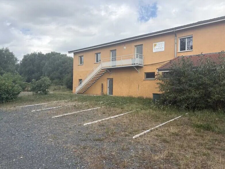 Flex in Messimy for lease - Building Photo - Image 1 of 8