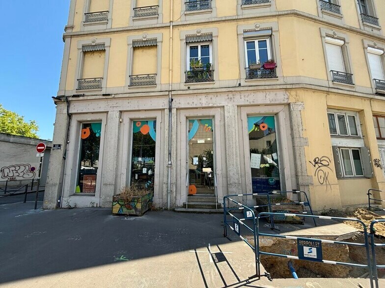 Retail in Lyon 9 for lease - Building Photo - Image 3 of 11