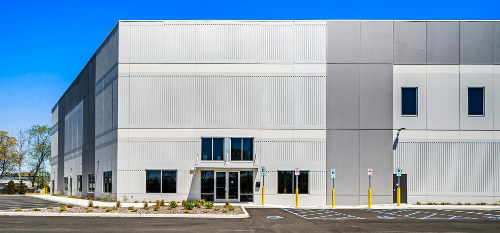 4865 Veterans Memorial Hwy, Holbrook, NY for lease - Building Photo - Image 3 of 8