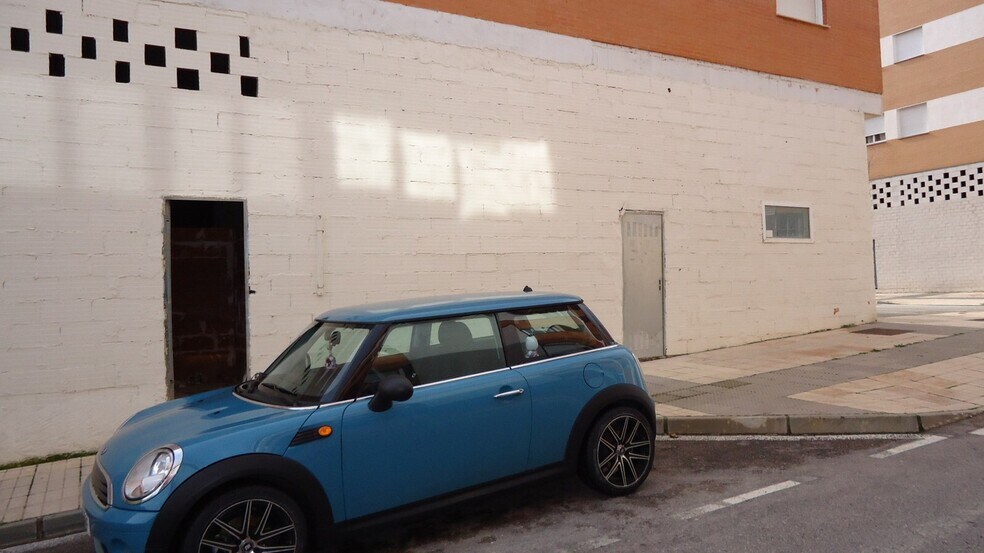 Retail in Cáceres, Cáceres for lease - Building Photo - Image 2 of 10