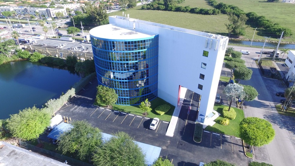 9600 NW 25th St, Miami, FL for lease - Building Photo - Image 3 of 5