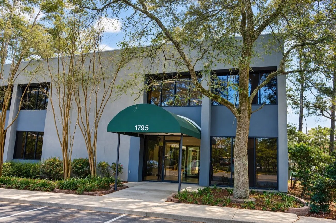 1795 W Causeway Approach, Mandeville, LA for lease Interior Photo- Image 1 of 8
