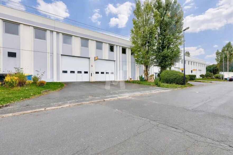 Office in Lisses for lease - Building Photo - Image 2 of 9