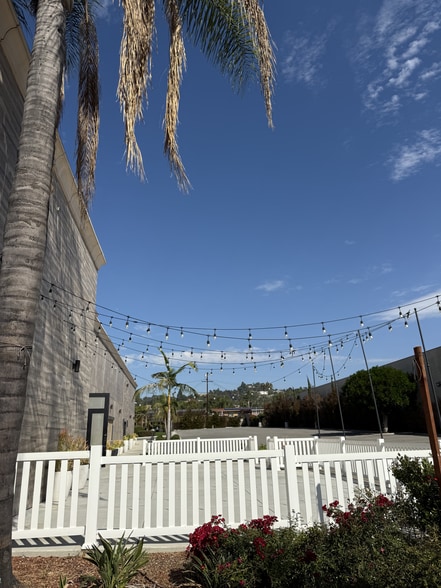 651 W Whittier Blvd, La Habra, CA for lease - Building Photo - Image 2 of 5