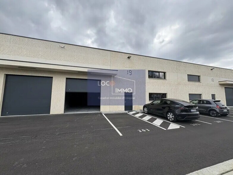 Flex in Saint-Germain-du-Puch for lease - Building Photo - Image 1 of 8