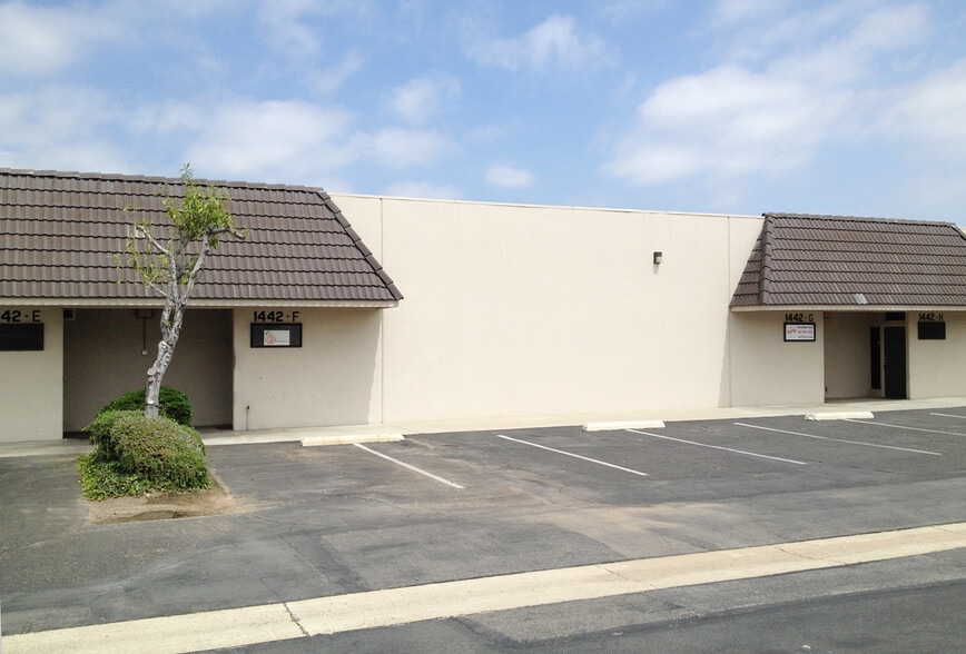 1442 W Collins Ave, Orange, CA for lease - Primary Photo - Image 1 of 1