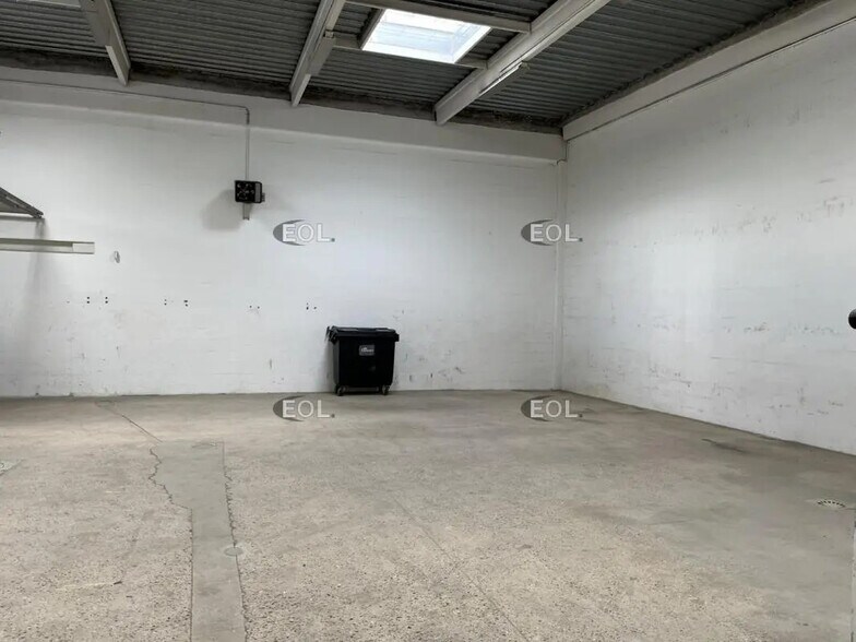 Flex in Gennevilliers for lease - Building Photo - Image 2 of 4