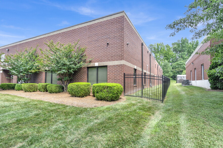 2311 Executive St, Charlotte, NC for sale - Building Photo - Image 2 of 16