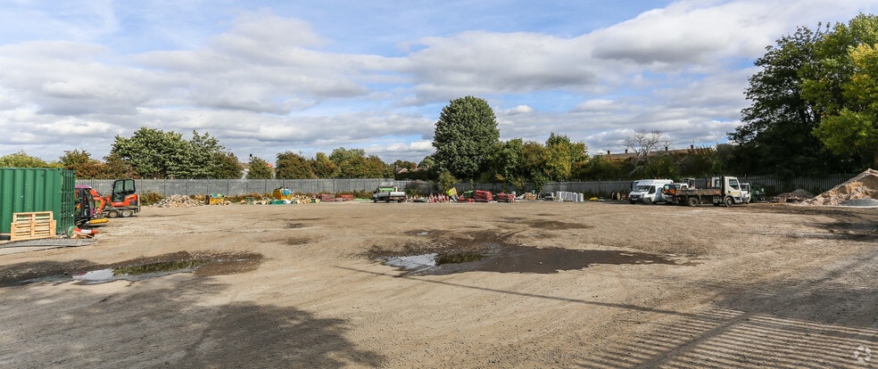 Bondgate, Pontefract for lease - Primary Photo - Image 2 of 3