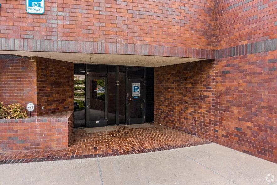 15 Corporate Park, Irvine, CA for lease - Building Photo - Image 3 of 33