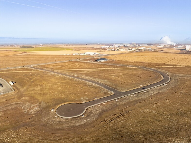 119 Legacy Ln, Moses Lake, WA for lease - Aerial - Image 2 of 18