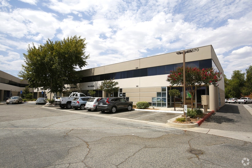 27576 Commerce Center Dr, Temecula, CA for lease - Building Photo - Image 1 of 12