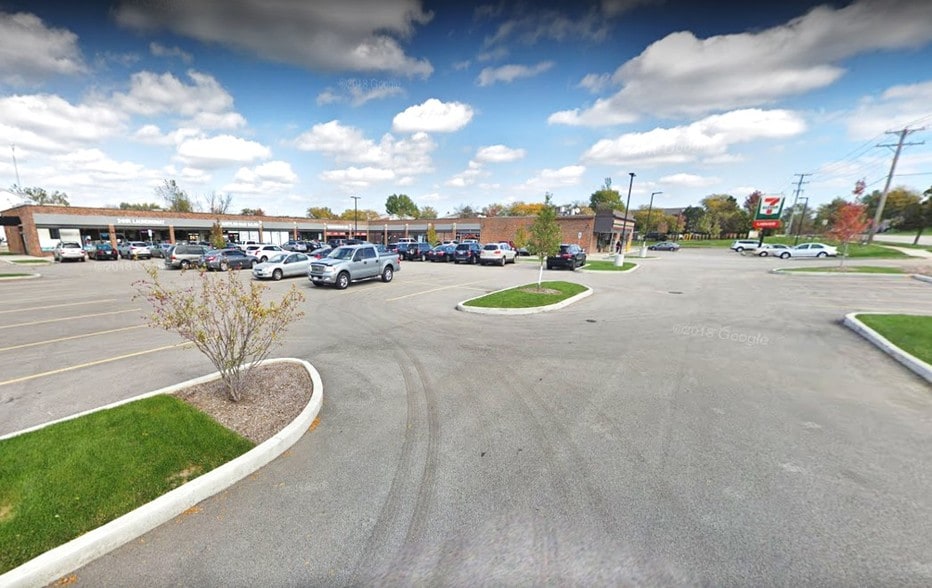 2306-2332 Hassell Rd, Hoffman Estates, IL for sale - Building Photo - Image 3 of 18