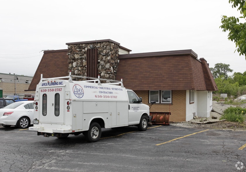 300 E Irving Park Rd, Wood Dale, IL for lease - Building Photo - Image 2 of 2