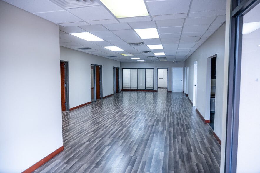 203-207 SW C Ave, Lawton, OK for lease - Interior Photo - Image 2 of 6