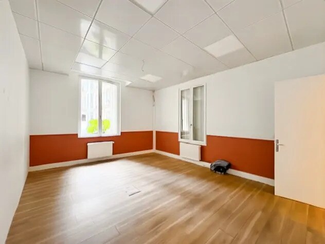 Office in Paris for lease - Building Photo - Image 2 of 8