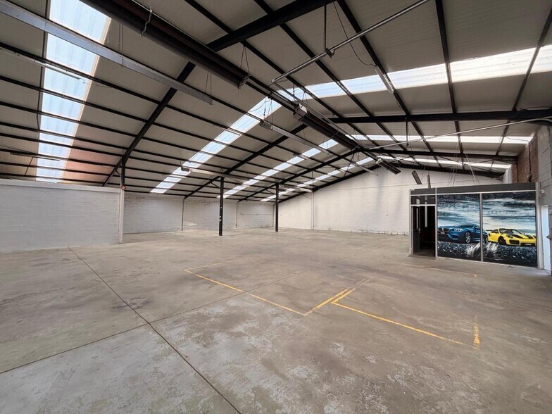 Flex in Roncq for lease - Interior Photo - Image 3 of 4