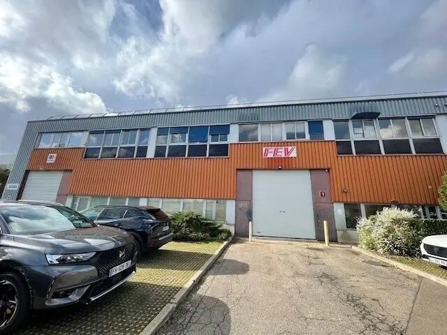 Office in Trappes for sale Building Photo- Image 1 of 9