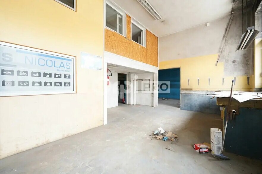 Retail in Lyon for lease - Interior Photo - Image 2 of 6