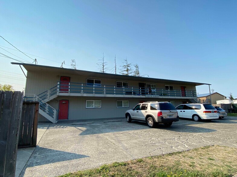 1160 Ivy Ave, Reedsport, OR for sale - Building Photo - Image 1 of 1