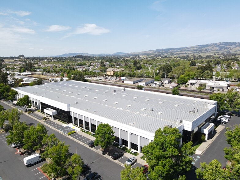 755 Southpoint Blvd, Petaluma, CA for lease - Building Photo - Image 3 of 4