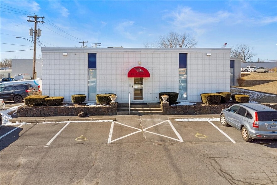 118 Quinnipiac Ave, North Haven, CT for lease - Building Photo - Image 1 of 57