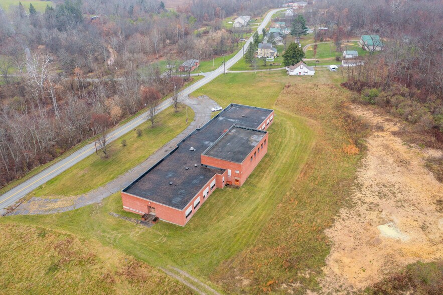 838 Joffre Cherry Valley Rd, Burgettstown, PA for sale - Building Photo - Image 2 of 25