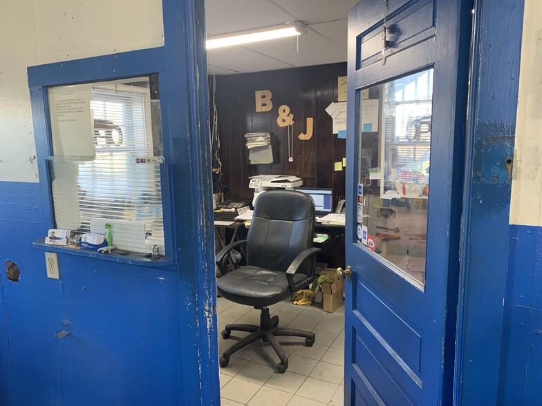 585 Park Ave, Worcester, MA for sale - Building Photo - Image 2 of 6