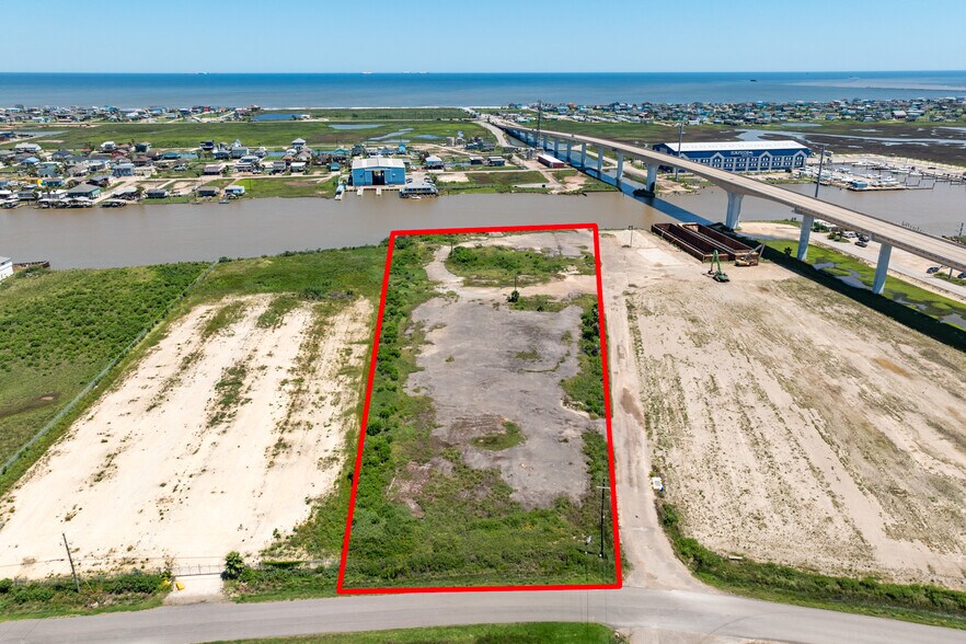 1023 Tarpon Ln, Freeport, TX for sale - Primary Photo - Image 1 of 1