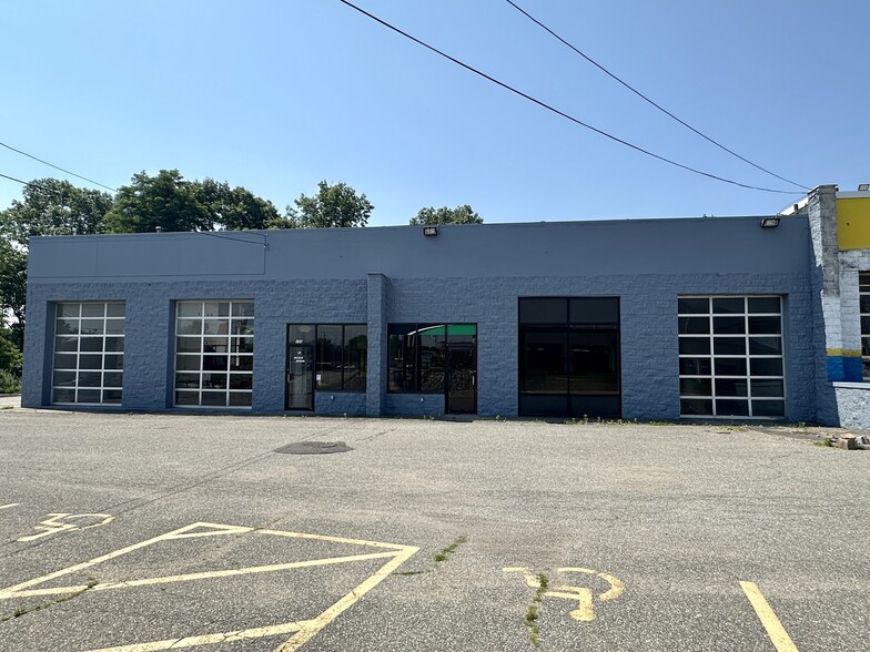 451 Memorial Dr, Chicopee, MA for lease - Building Photo - Image 3 of 5
